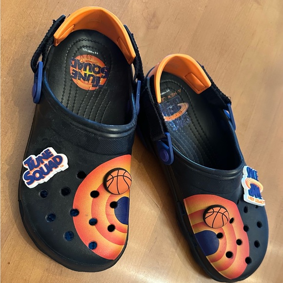 Basketball Crocs, men’s 8/women’s 10. - Picture 2 of 5